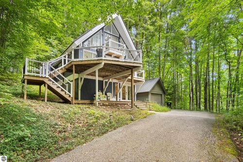 6631 Wasservalden, Bellaire, MI, 49615-9177 | Card Image