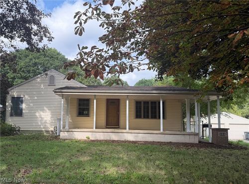 888 Danmead Ave, Akron, OH, 44305-1124 | Card Image
