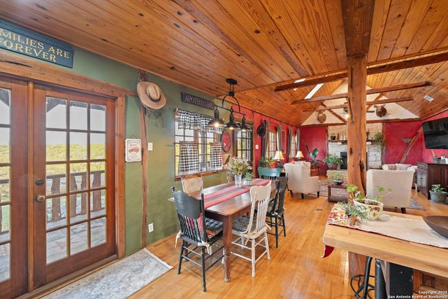 110 Apacheria Pass W, House other with 3 bedrooms, 3 bathrooms and null parking in Comfort TX | Image 7
