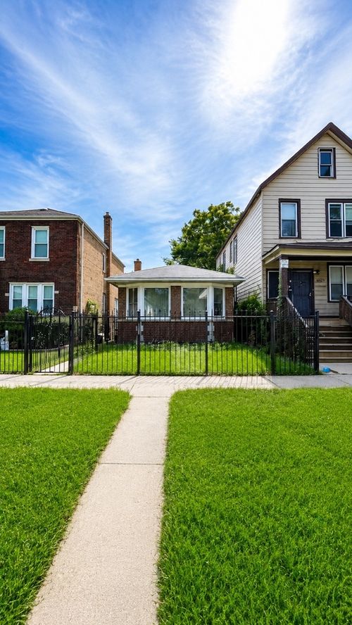 8635 S Burnham Ave, CHICAGO, IL, 60617-3105 | Card Image