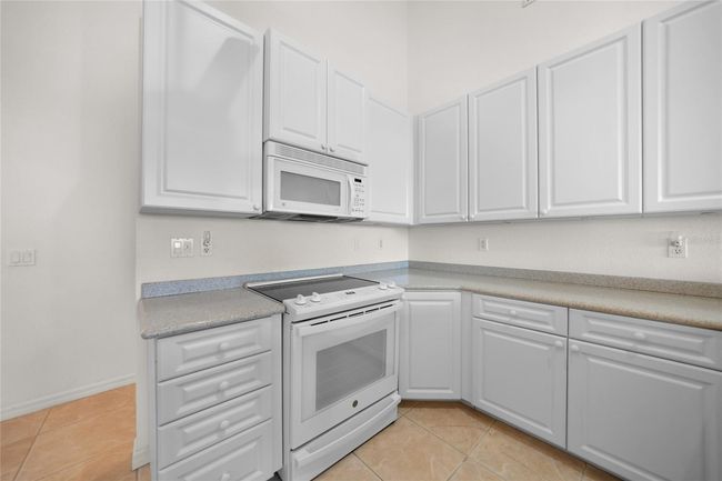 KITCHEN | Image 11