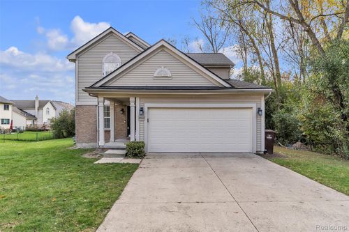 8522 Berkshire Dr, Superior Twp, MI, 48198-3193 | Card Image