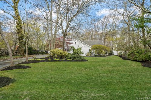 61 Park Ave, Blue Point, NY, 11715-1040 | Card Image