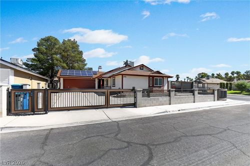 5876 Tippin Dr, Las Vegas, NV, 89130-1922 | Card Image