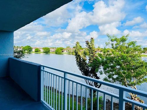 apt-f201-9359 Fontainebleau Blvd, Miami, FL, 33172-4618 | Card Image