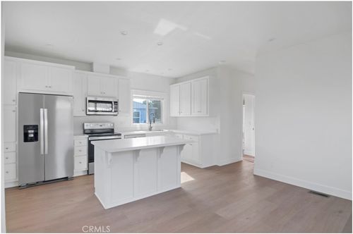 690 N Grand St, Orange, CA, 92867-6714 | Card Image