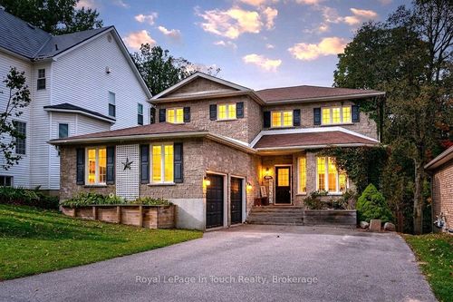 682 Dominion Ave, Midland, ON, L4R1R8 | Card Image