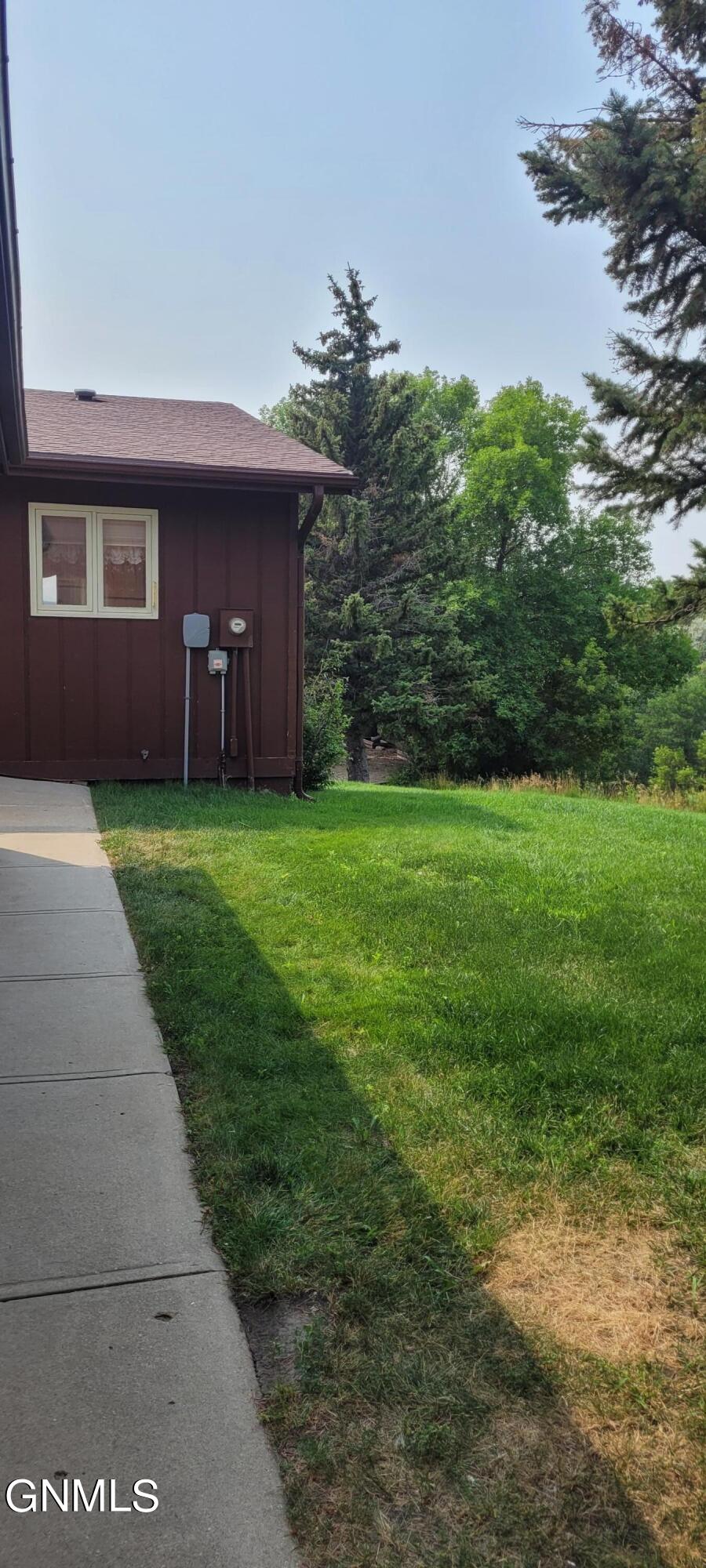16th St, Minot, ND 58703