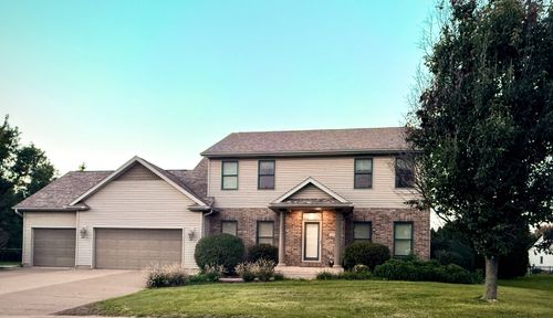 102 E Sapphire Ln, Long Grove, IA, 52756-9551 | Card Image