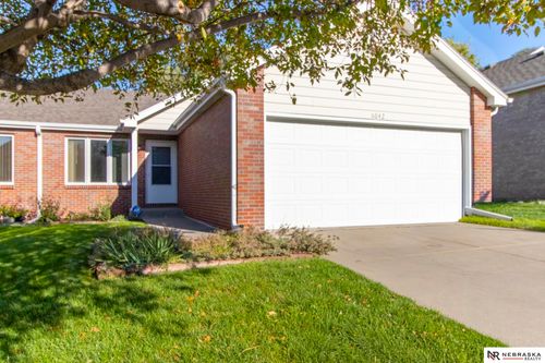 6042 Old Farm Cir, Lincoln, NE, 68512-1877 | Card Image