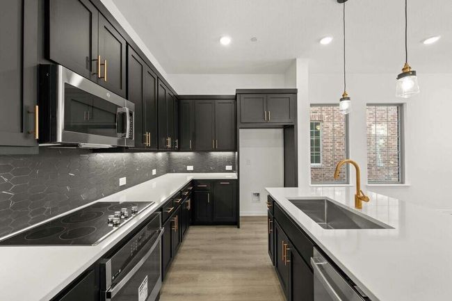 2412 Bulin Dr, Townhouse with 3 bedrooms, 3 bathrooms and null parking in Mansfield TX | Image 8