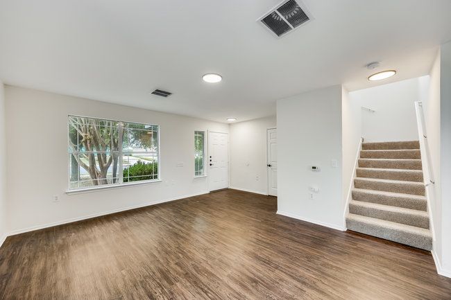 12912 Briarcreek Loop, House other with 4 bedrooms, 3 bathrooms and 4 parking in Manor TX | Image 8