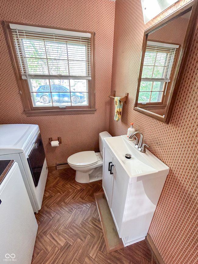 Half bath includes laundry | Image 22