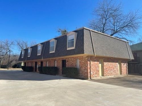 4-915 N Elm St, Denton, TX, 76201-2967 | Card Image