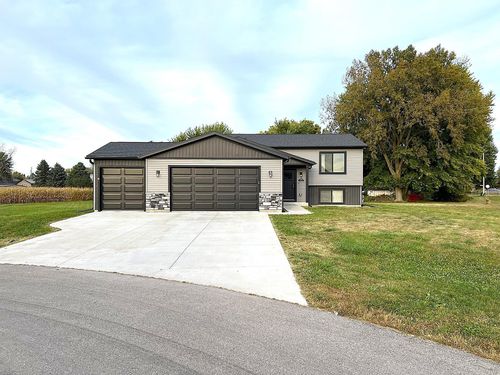 10 Sunset Blvd, Elgin, MN, 55932-2632 | Card Image