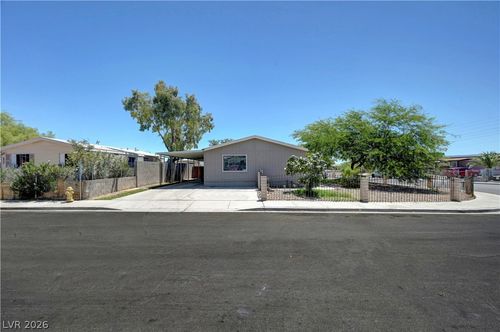 5997 Castlemont Ave, Las Vegas, NV, 89156-4751 | Card Image