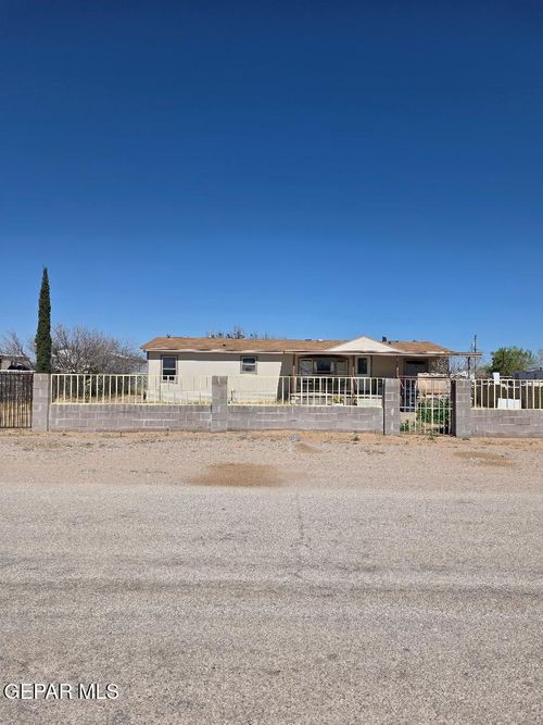 15111 Gwendolyn Dr, El Paso, TX, 79938-9293 | Card Image