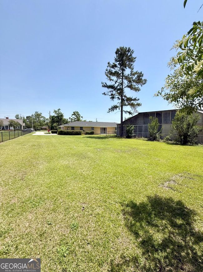 21 Pine St, House other with 3 bedrooms, 2 bathrooms and null parking in Hazlehurst GA | Image 39