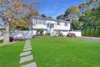 11 Franklin Avenue, House other with 5 bedrooms, 3 bathrooms and null parking in Selden NY | Image 3