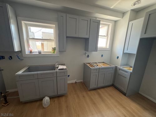 2-160 Pacific St, Newark, NJ, 07105-1533 | Card Image