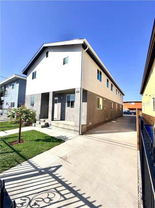 829 W G St, Wilmington, CA, 90744-5201 | Card Image