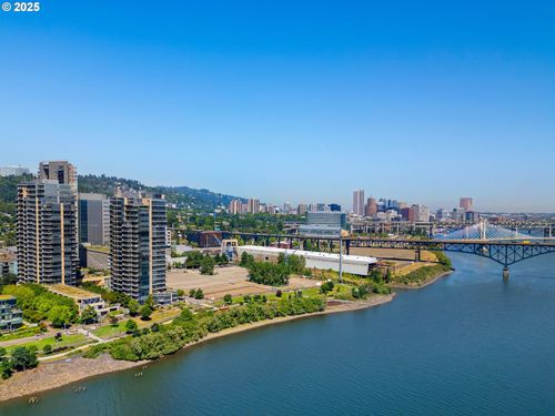 805-3570 S River Pkwy, Portland, OR, 97239-4534 | Card Image