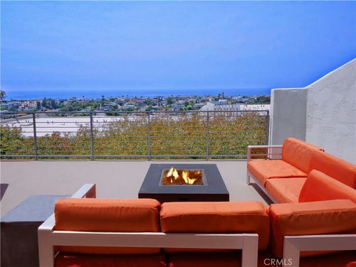 26-736 27th St, Hermosa Beach, CA, 90254-2436 | Card Image