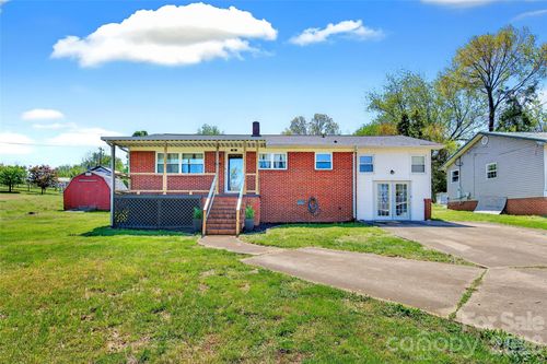 85 Bostic St, Marion, NC, 28752-3870 | Card Image