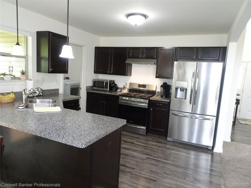 5399 Swan Dr, Burton, MI, 48509-1337 | Card Image