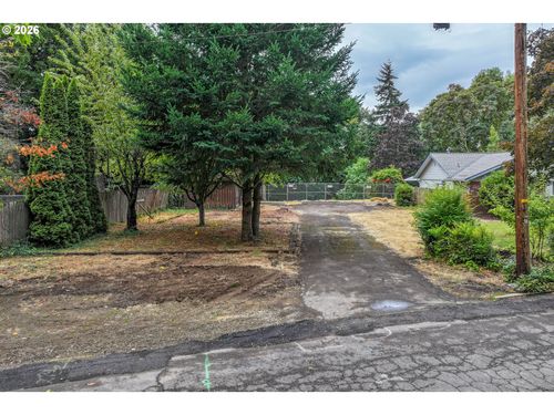 2580 Pioneer Pike, Eugene, OR, 97401-5516 | Card Image
