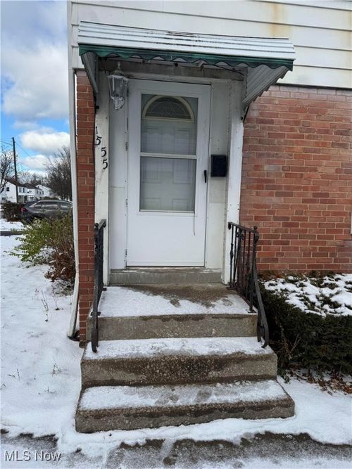 1555 E 256th St, Euclid, OH, 44132-2711 | Card Image