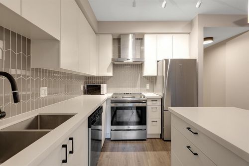 b102-20838 78b Ave, Langley, BC, V2Y3M2 | Card Image
