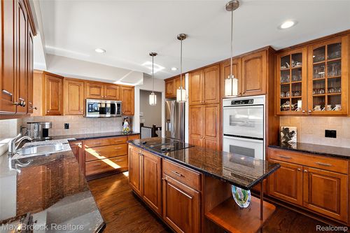 17835 Maple Hill Dr, Northville, MI, 48168-3236 | Card Image