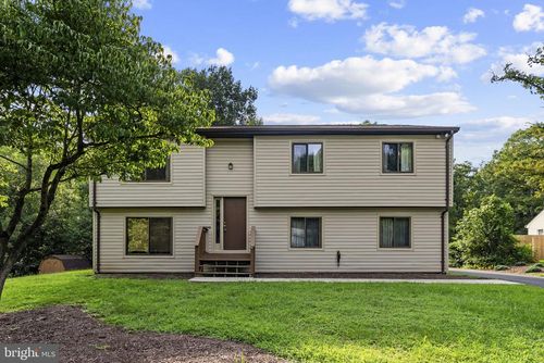 7179 Sunrise Ct, Warrenton, VA, 20187-3582 | Card Image
