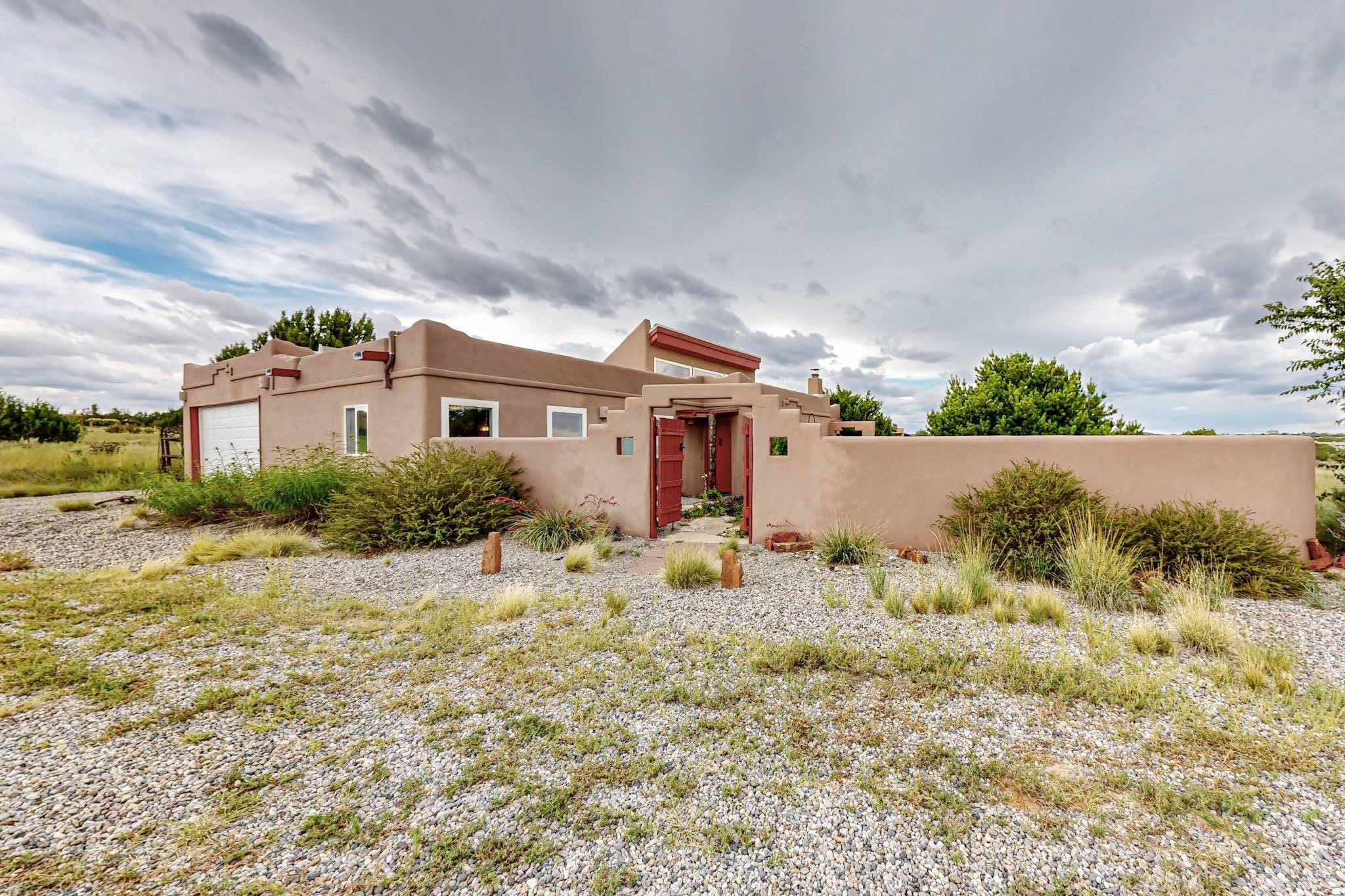 Casa Del Oro Ln, Santa Fe, NM 87508