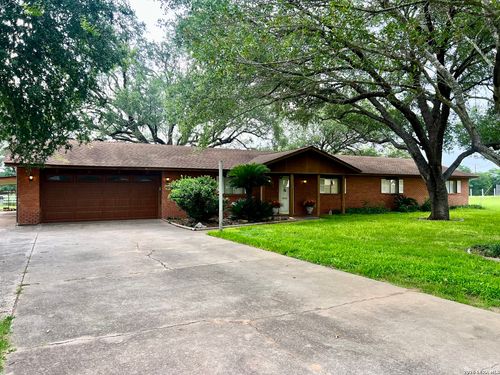 902 Oakridge Dr, Pleasanton, TX, 78064-2408 | Card Image