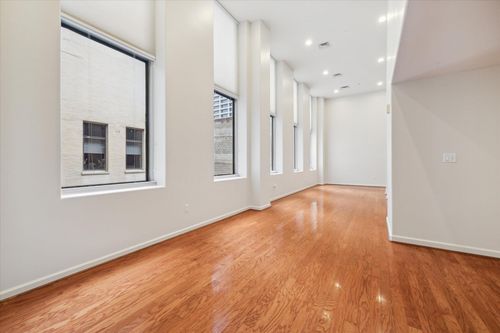 unit-1104-914 Main St, Houston, TX, 77002-6206 | Card Image