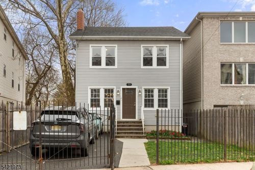 38 Hinsdale Pl, Newark, NJ, 07104-4021 | Card Image