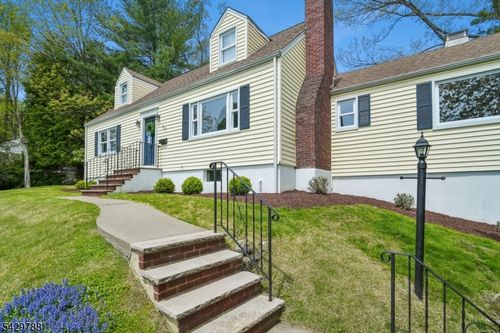 27 Dogwood Rd, Morris Plains, NJ, 07950-1918 | Card Image