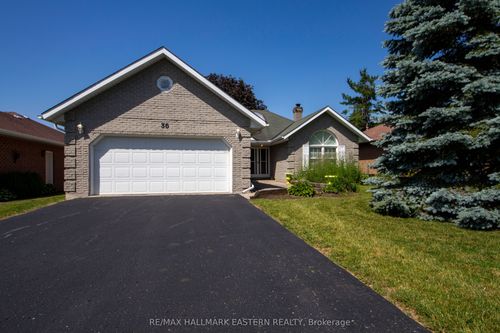 36 Russell Hill Rd, Bobcaygeon, ON, K0M1A0 | Card Image