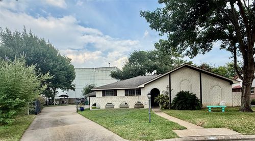 930 W Forest Dr, Houston, TX, 77079-3328 | Card Image
