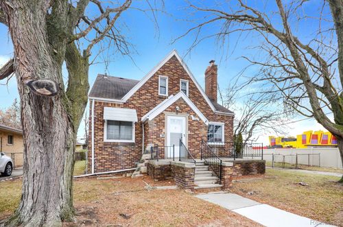 15065 Lincoln Ave, Eastpointe, MI, 48021-2844 | Card Image