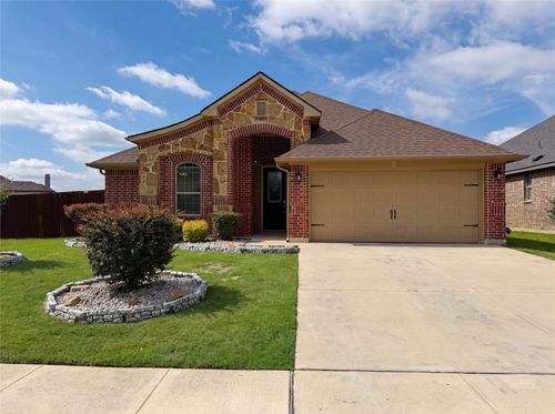 709 Ravenwood Drive, Saginaw, TX, 76179 | Card Image