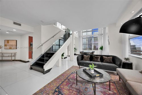 3404-1395 Brickell Ave, Miami, FL, 33131-3353 | Card Image