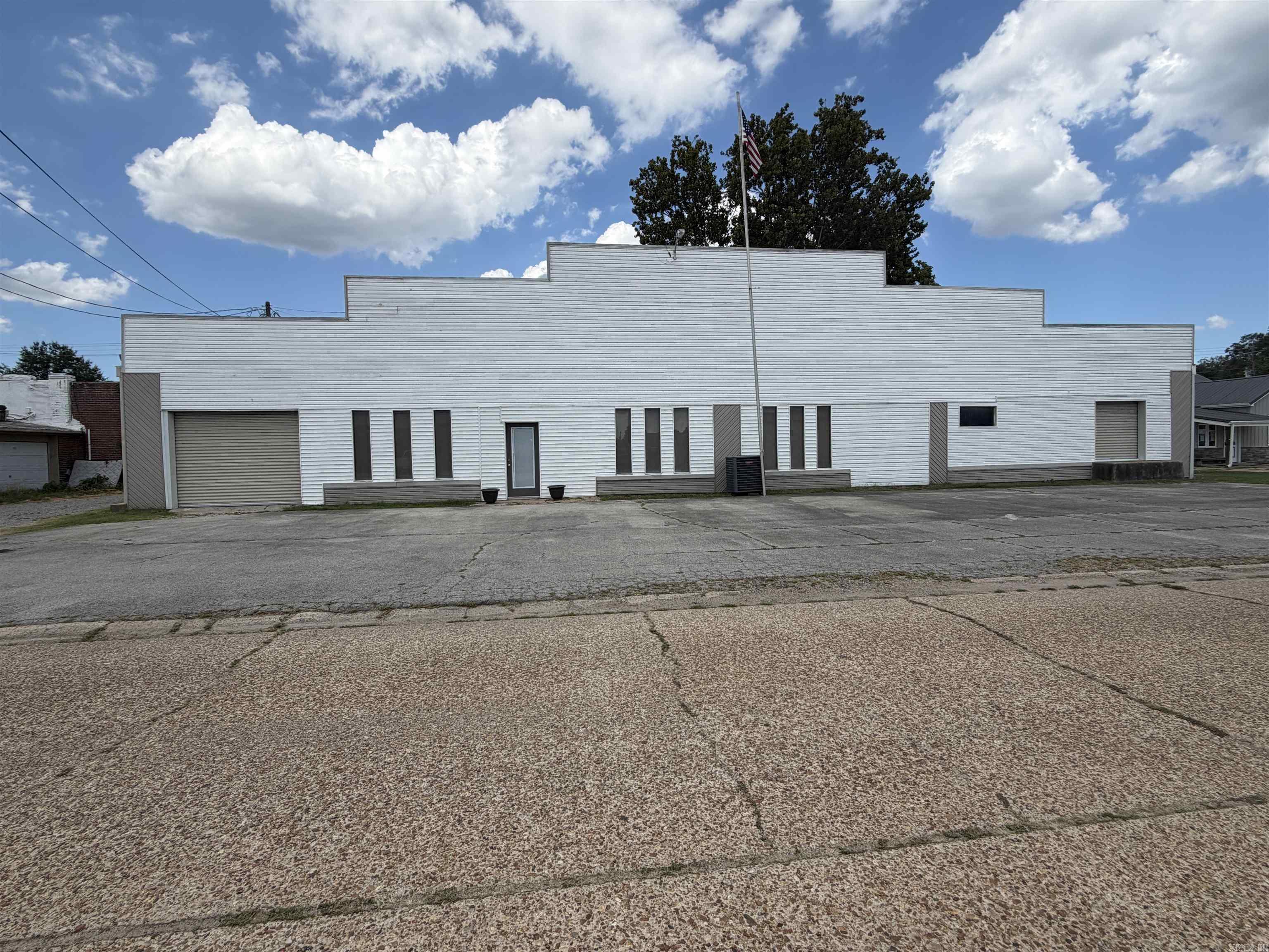 132 N Front Ave, Piggott, AR 72454