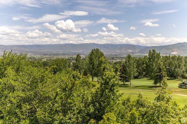 1085 Links Dr, House other with 6 bedrooms, 6 bathrooms and 2 parking in Midway UT | Image 36