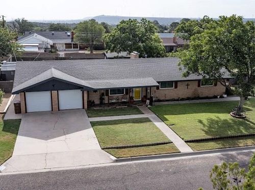2703 Apache Dr, Big Spring, TX, 79720-6304 | Card Image