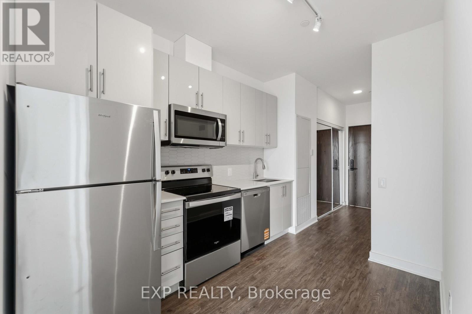 Residential in Hamilton (Riverdale) 5