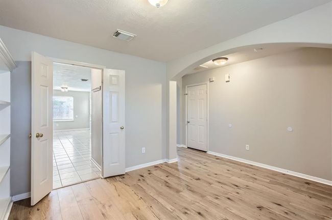 Great arched opening from hallway, as well as a direct entry into the kitchen | Image 7