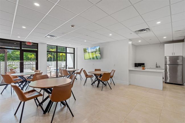 2B - 77 Crandon Blvd, Condo with 1 bedrooms, 2 bathrooms and null parking in Key Biscayne FL | Image 10
